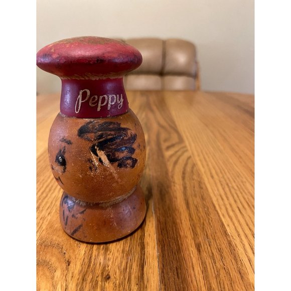 A Very Vintage Peppy Pepper Shaker - Picture 2 of 9